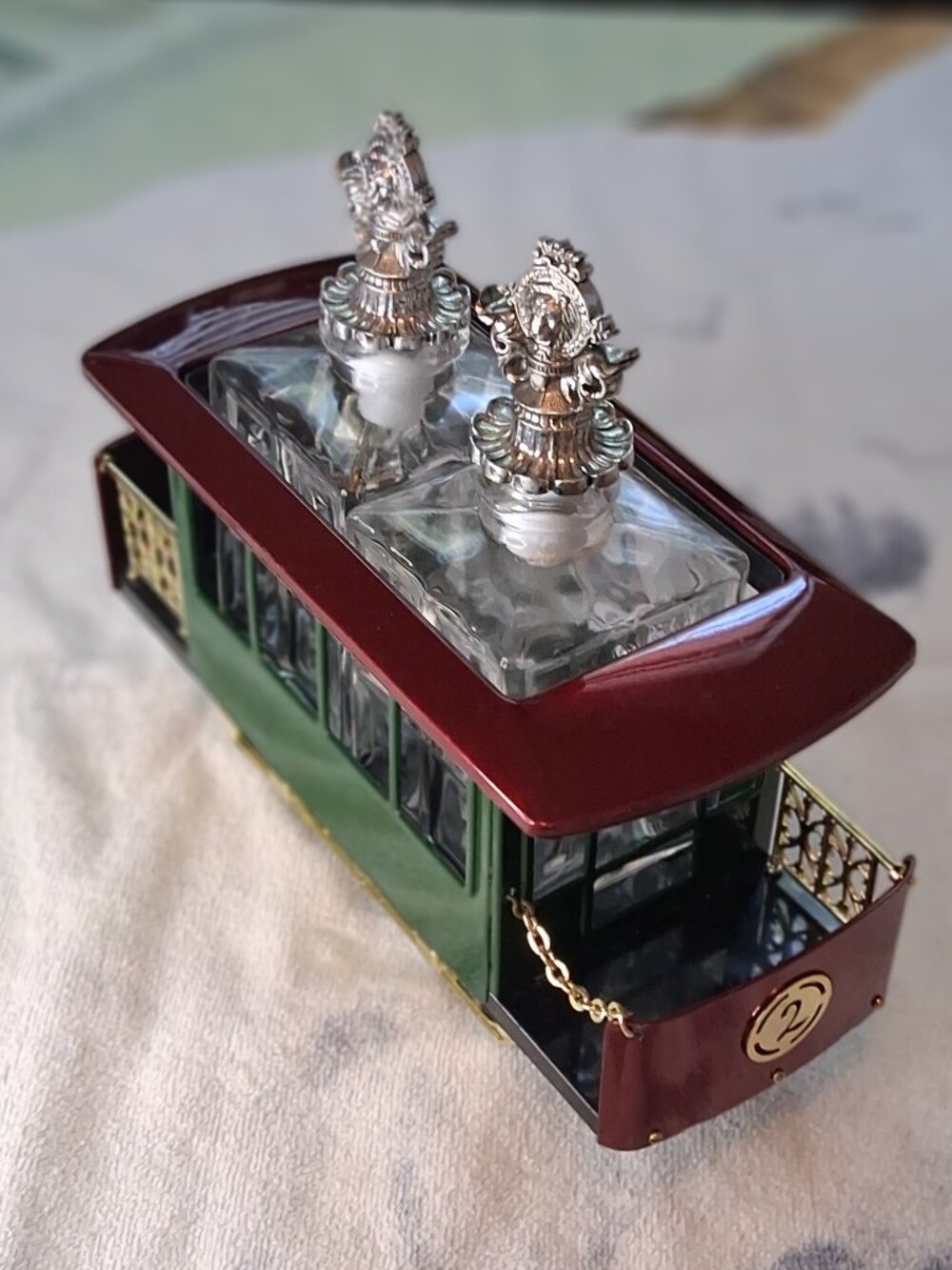 Vintage 1950s - 70s Musical Trolley Decanter Set – Lion Crown Stoppers – Working - Picture 5 of 11